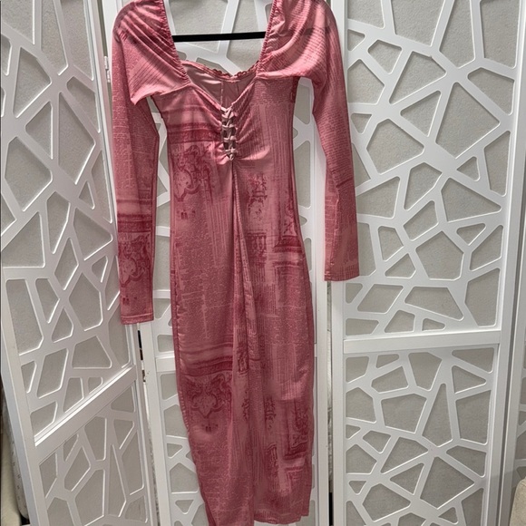 Elegant Pink Long-Sleeve Dress - Picture 9 of 9